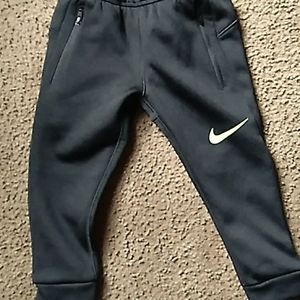 2t Nike boy joggers